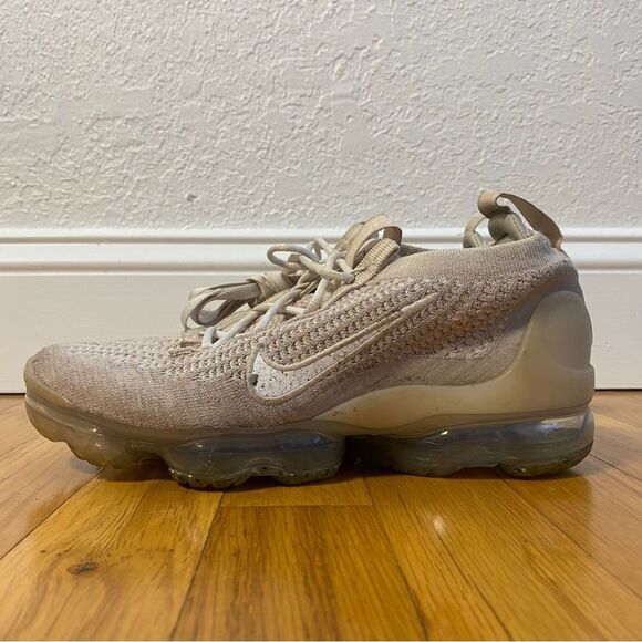 Women 7.5 - Nike Air VaporMax 2021 Flyknit Oatmeal Cream/White DC9454-101 - Picture 2 of 6